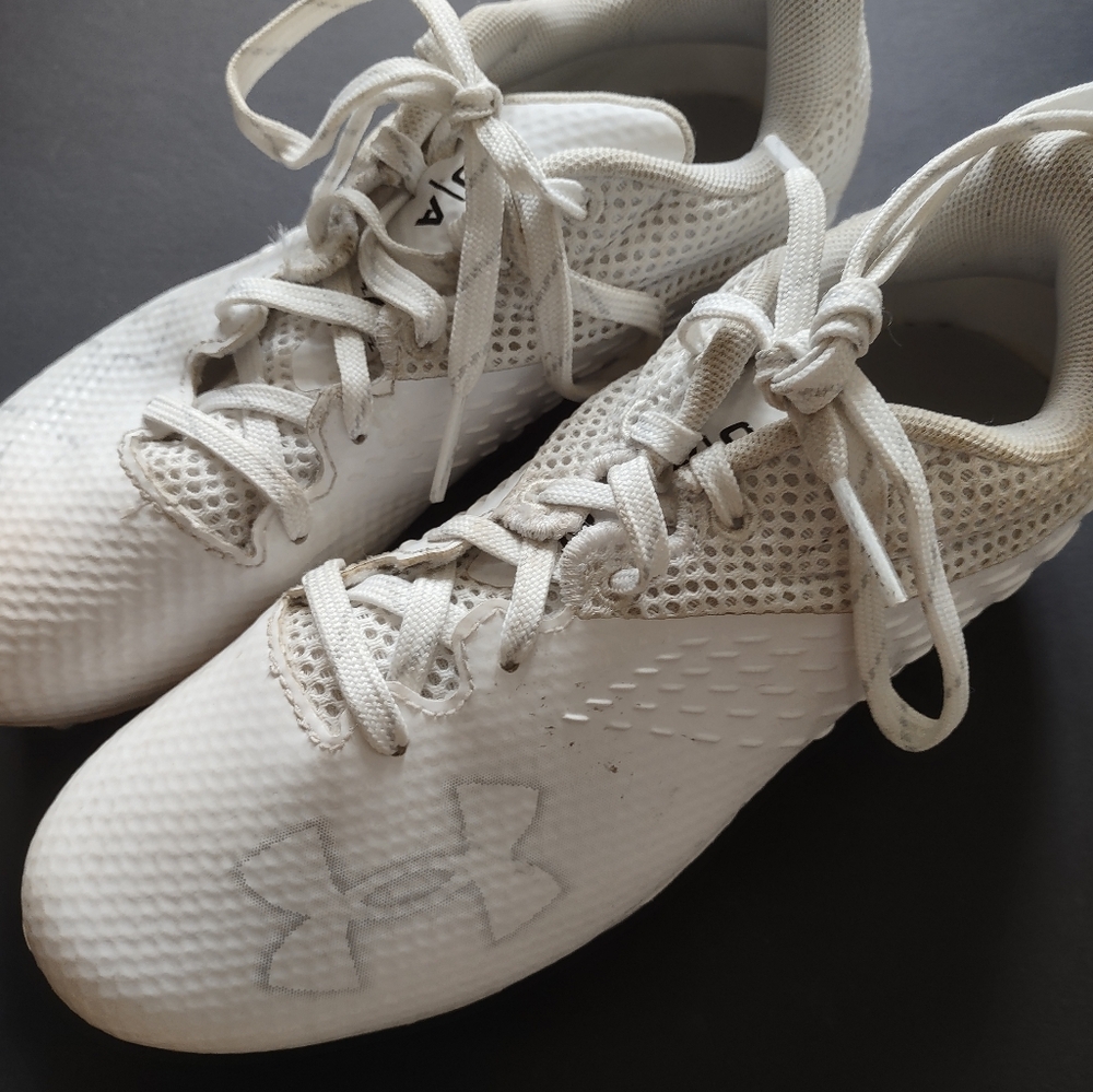 Under Armour football kids shoes size 2.5us